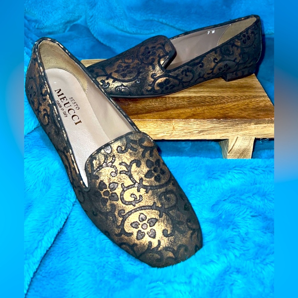 VINTAGE SESTO MEUCCI (UNIQUE/RARE/NEW/NEVER WORN)gold&black ombré loafers size 7